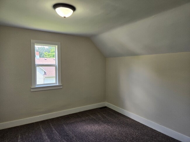 Building Photo - 3225 Dinnen Ave