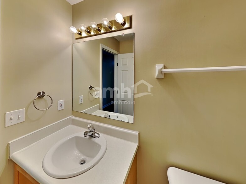 Building Photo - 45 Fieldcrest Dr