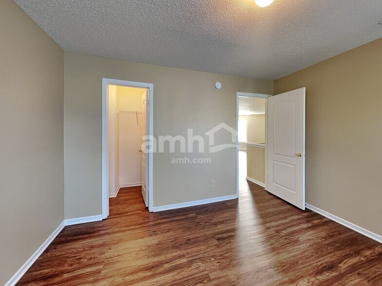 Building Photo - 15204 Clear St