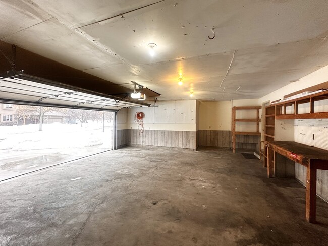 Building Photo - 9403 Lakeside Trl