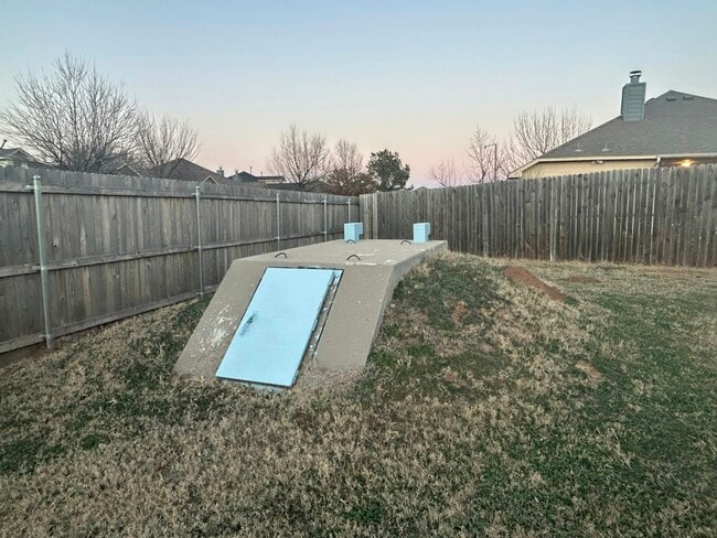 Building Photo - 2400 Rookhaven Ln