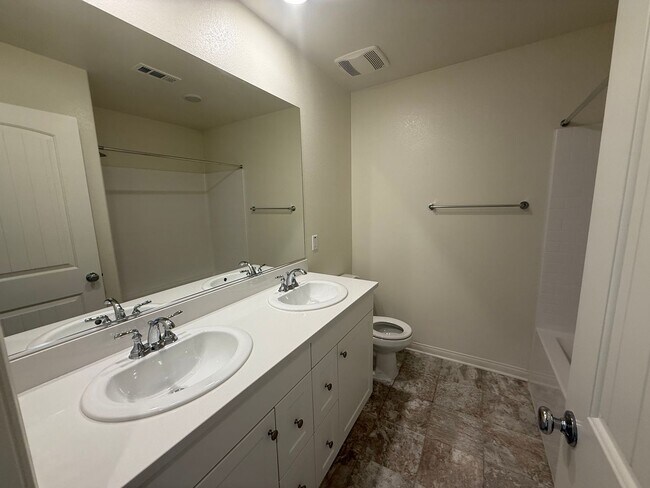 Building Photo - Victorville- New Richmond Home, 3 bedrooms...