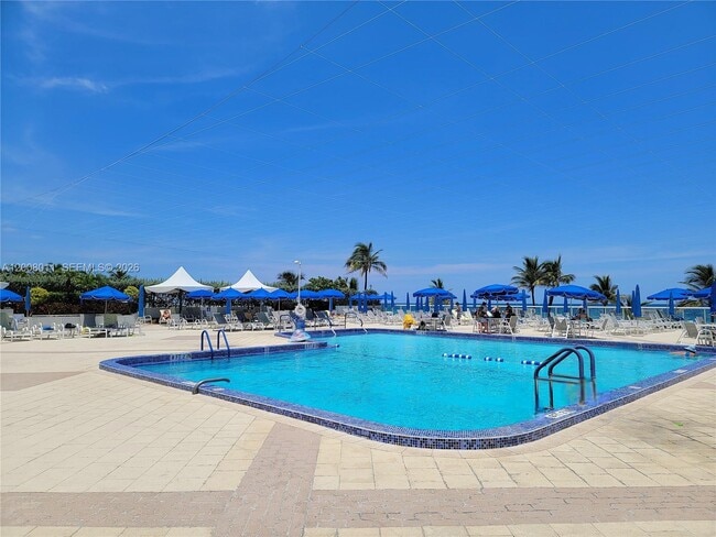 Building Photo - 2030 S Ocean Dr