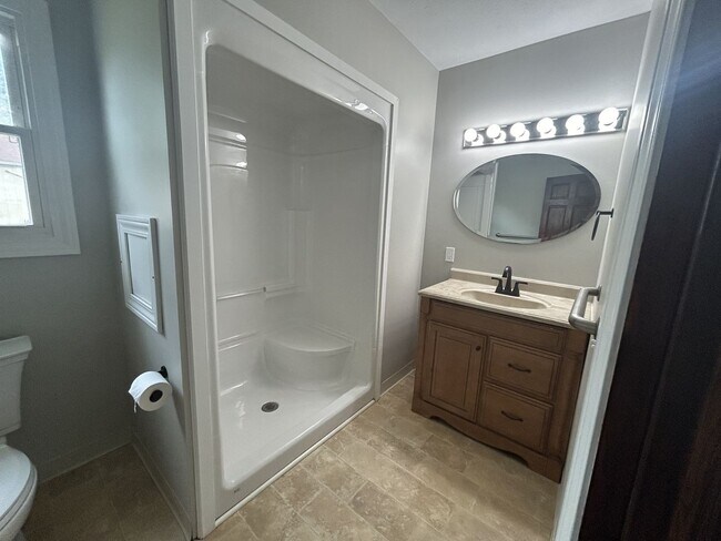 Building Photo - Beautifully Remodeled 3-Bed, 2-Bath Home with Modern Updates