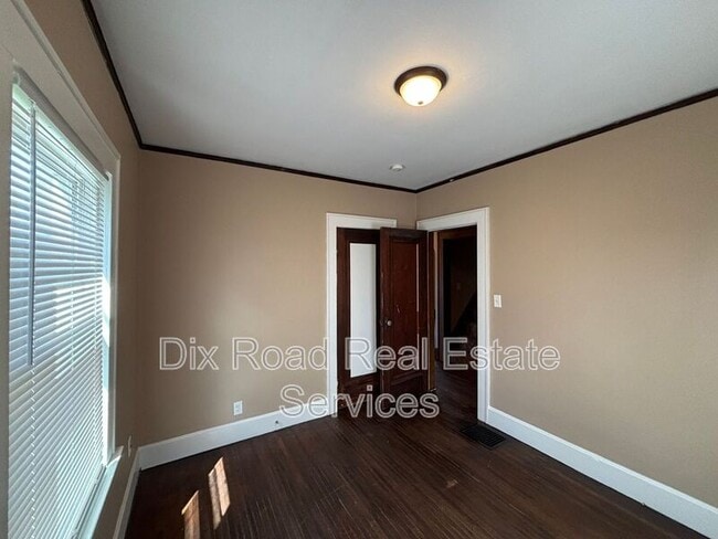 Building Photo - 307 N E St