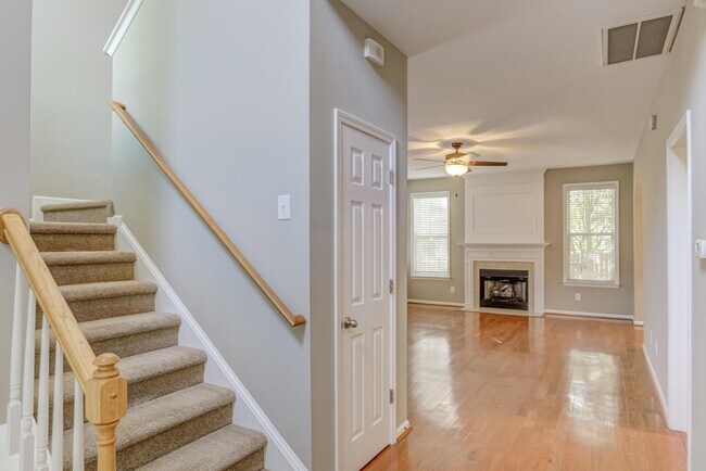 Building Photo - 1007 Brickstone Dr