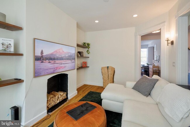 Building Photo - 1214 Linden Pl NE