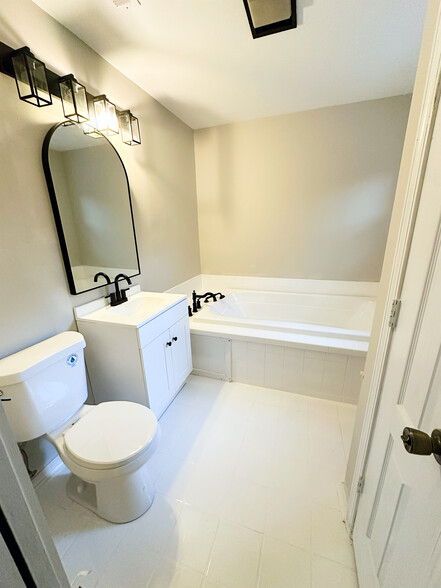 Master Bathroom - 1021 14th Ave NW