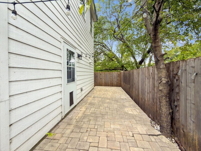 Building Photo - 7610 Bethune Ave