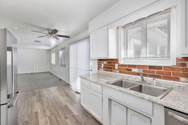 Building Photo - Newly Renovated