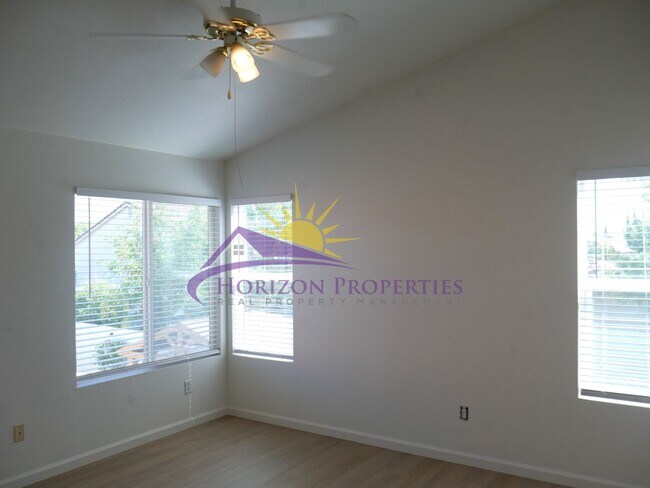 Building Photo - Two Story 4 Bed 3 Bath 1,863sqft Elk Grove Home in Laguna Park