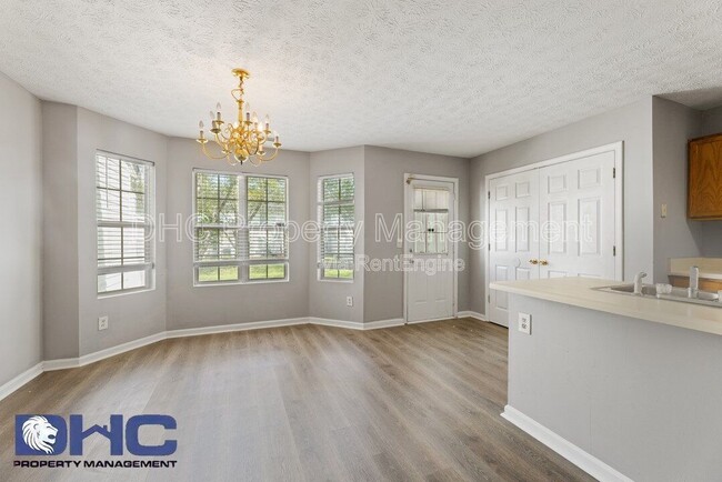 Building Photo - 5876 Strathmoor Manor Cir