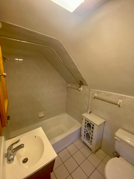 Building Photo - 51 Beacon St