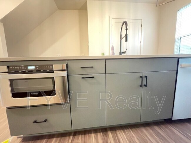 Building Photo - 194 Chestnut Cir