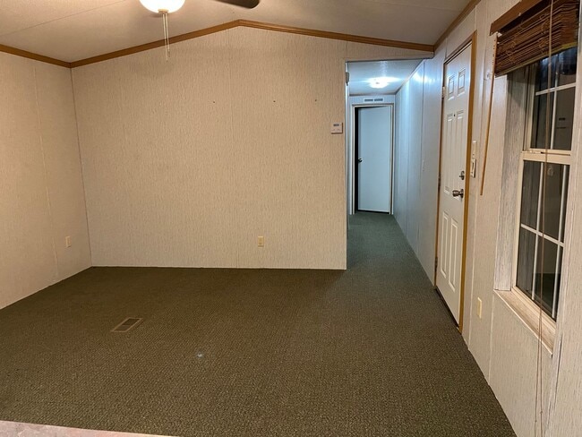 Building Photo - 3 bedroom 2 bath with plenty of space inside and out and gorgeous views!