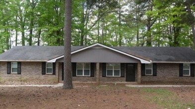 Building Photo - Move In Ready Spacious & Beautiful 3 Bedroom Duplex Unit Available!!!