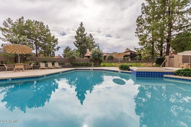 Building Photo - 4106 E Sunnyside Dr