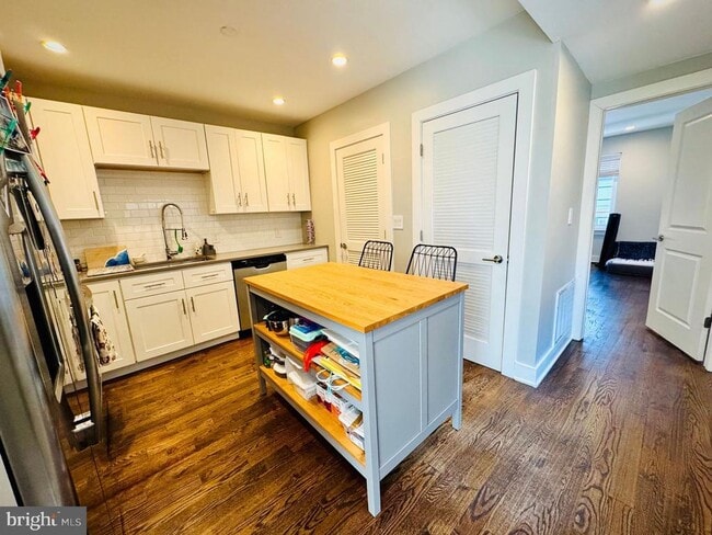 Building Photo - 1012 S Randolph St