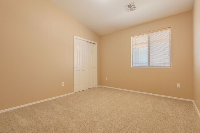 Building Photo - 4 Bedroom, 2 Bath