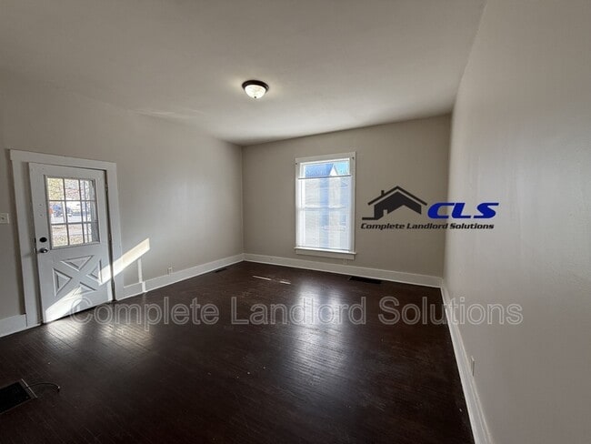 Primary Photo - 932 8th Ave