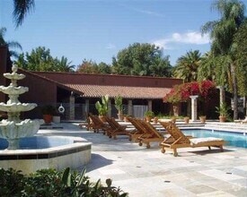 Building Photo - Santa Ana - 1 Bedroom 1 Bath Downstairs Co...