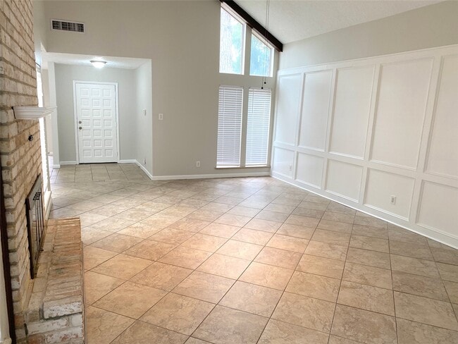 Building Photo - 14934 Elmont Dr