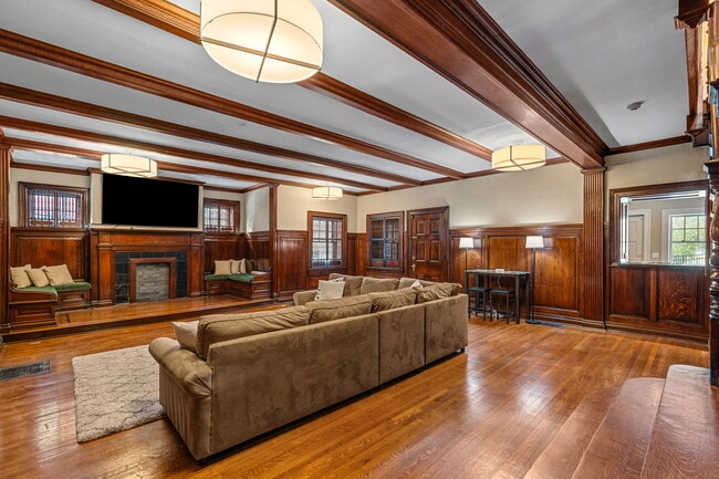 Building Photo - 5135 Ellsworth Ave