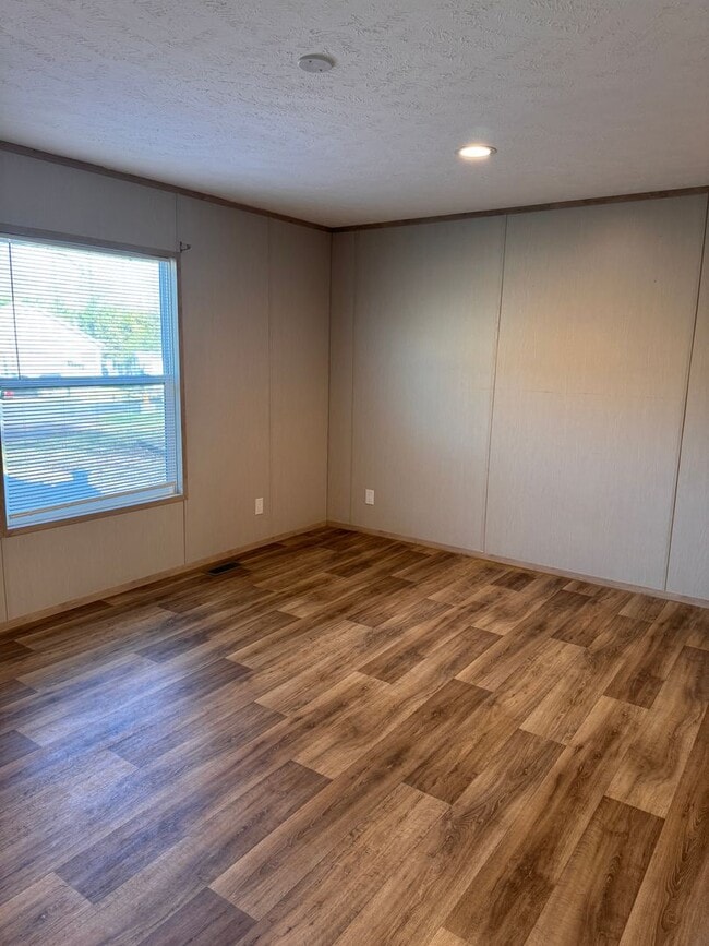 Building Photo - 3 Bedroom || 2 Bathroom in Concord