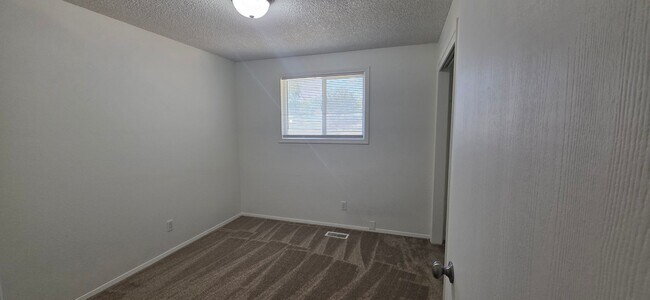Building Photo - Beautifully Remodeled 3-Bedroom Home on a Spacious ½-Acre Lot!