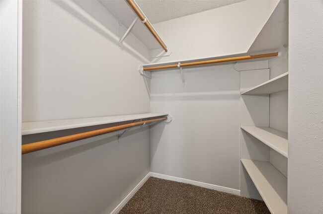 Building Photo - 21215 Park Bluff Dr