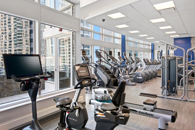 Building Photo - 580 N McClurg Ct