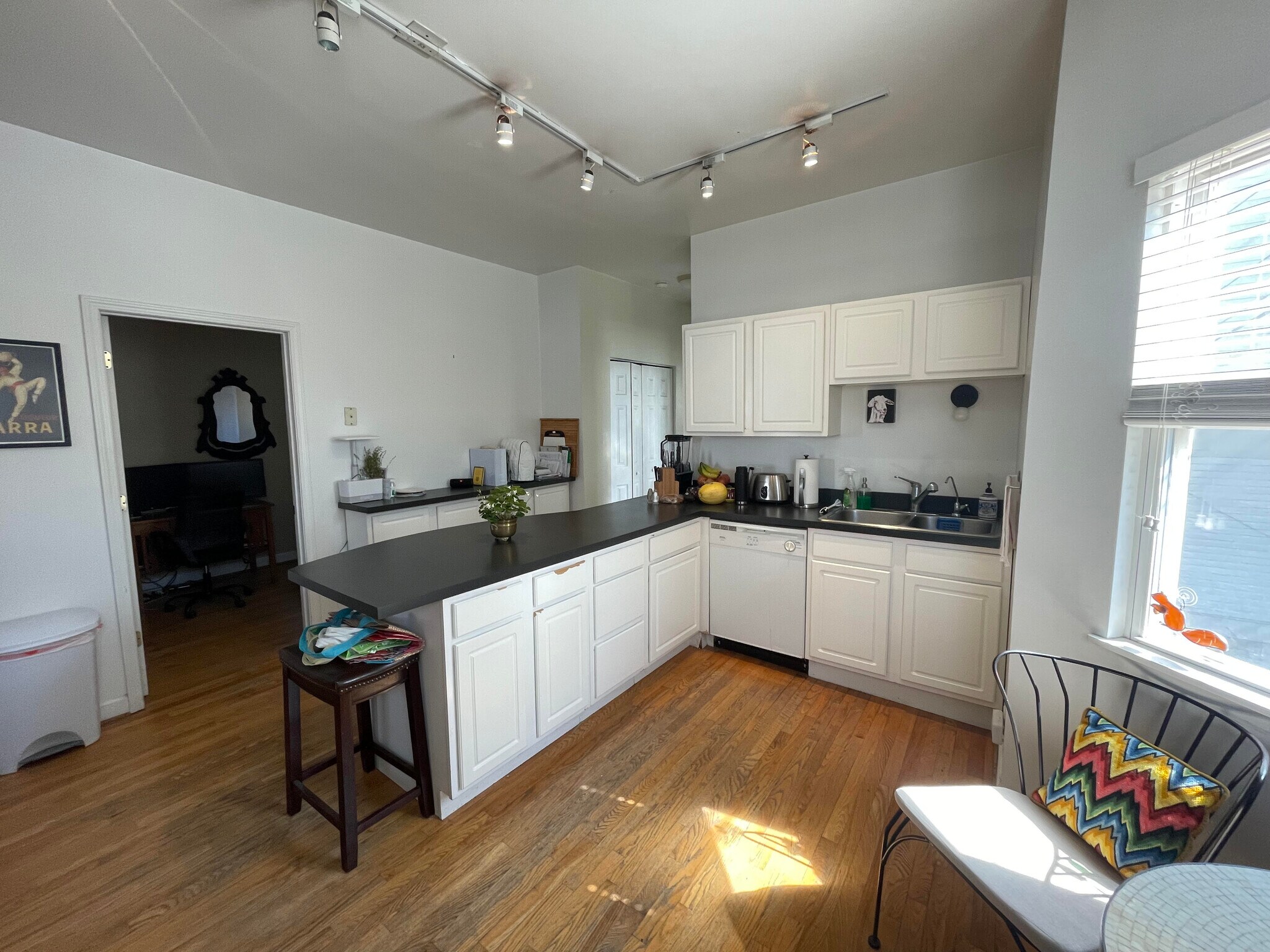 Building Photo - 3306 N Damen Ave
