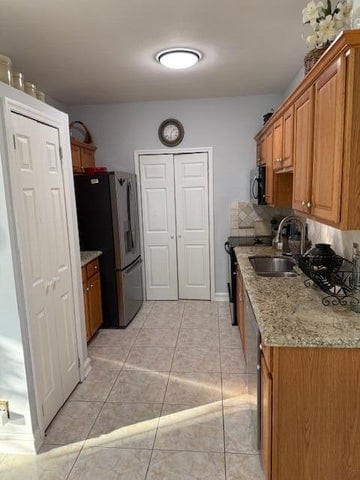 Building Photo - 9927 Kamena Cir