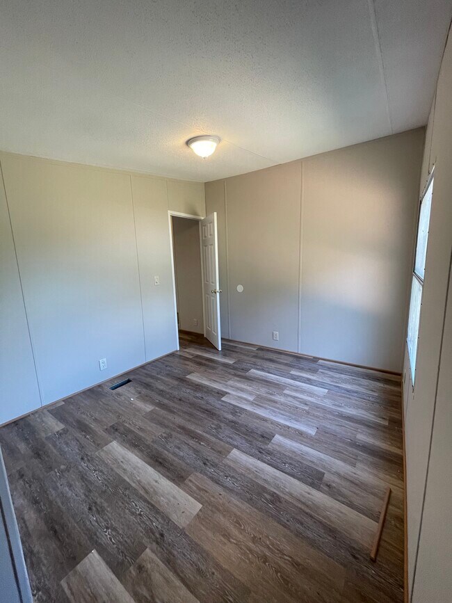 Building Photo - 117 Oldfield Cir
