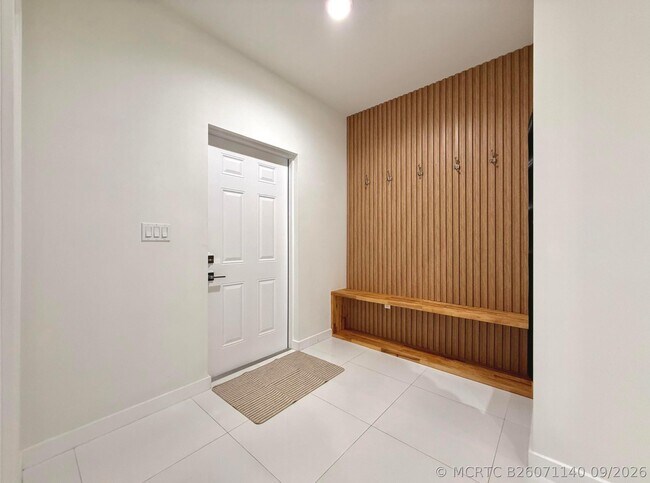 Building Photo - 1030 Crystal Way