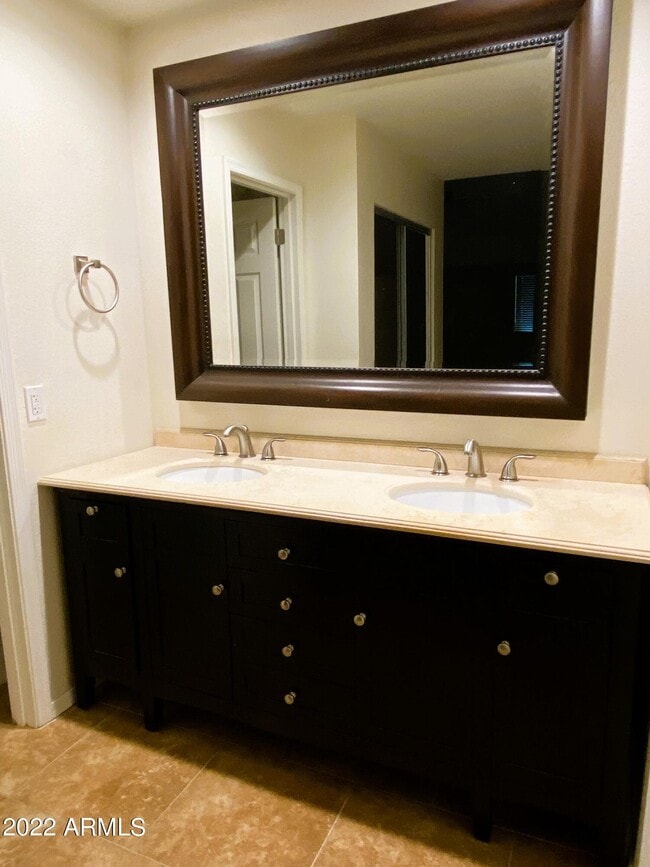 Building Photo - 7823 W Julie Dr