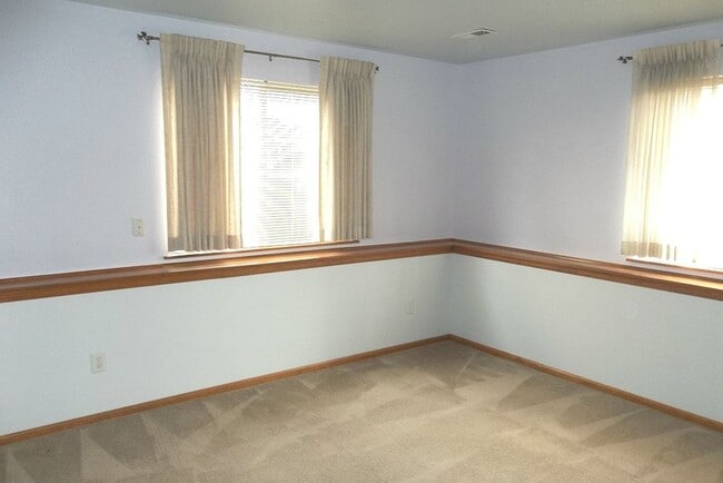 Building Photo - Bright and Functional 3 Bedroom Home with Flexible Layout