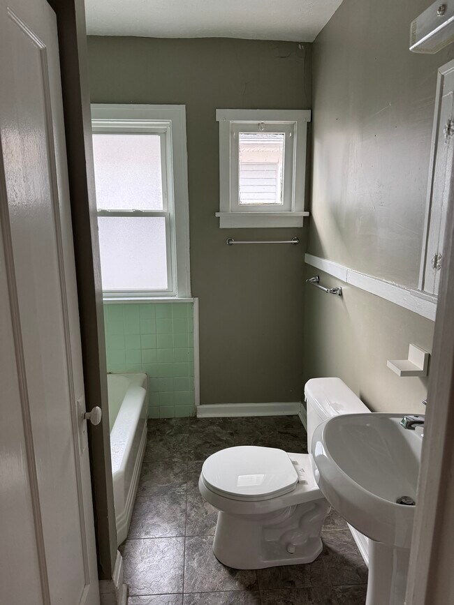 Building Photo - 1253-1255 Granger