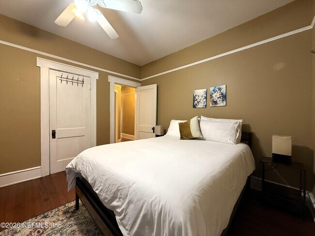 Building Photo - 148 W 6th St