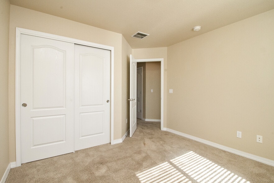 Building Photo - 1728 Portland Gold Dr