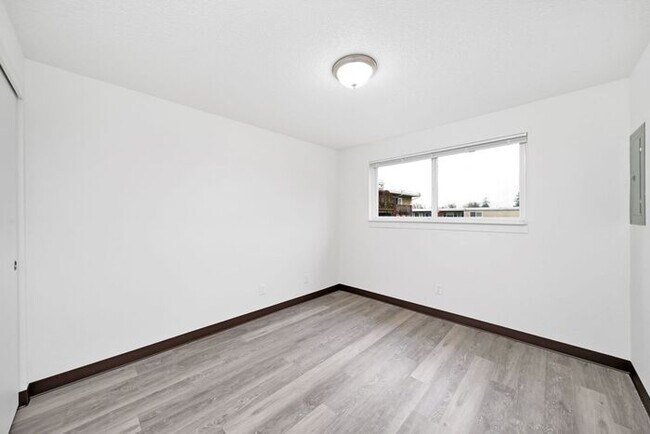 Building Photo - 3 bedroom 1 bath in heart of Milwaukie