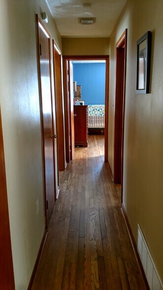 hall - 419 E King Rd