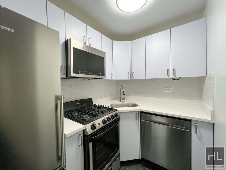 Building Photo - EAST 56 STREET