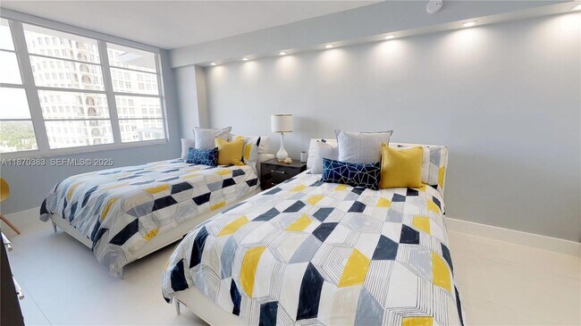 Building Photo - 5601 Collins Ave