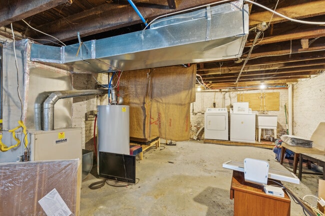 Building Photo - 700 E 36th St