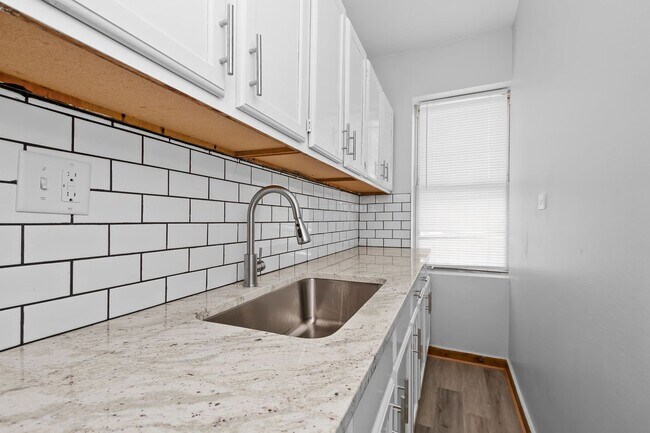 Interior Photo - 64th/Kedzie (6401-05)