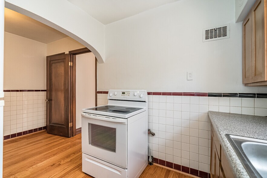 Building Photo - 6525 Devonshire Ave