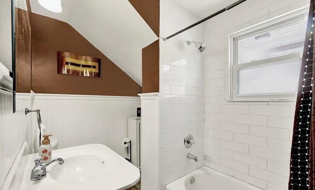 Building Photo - 813 N Franklin St