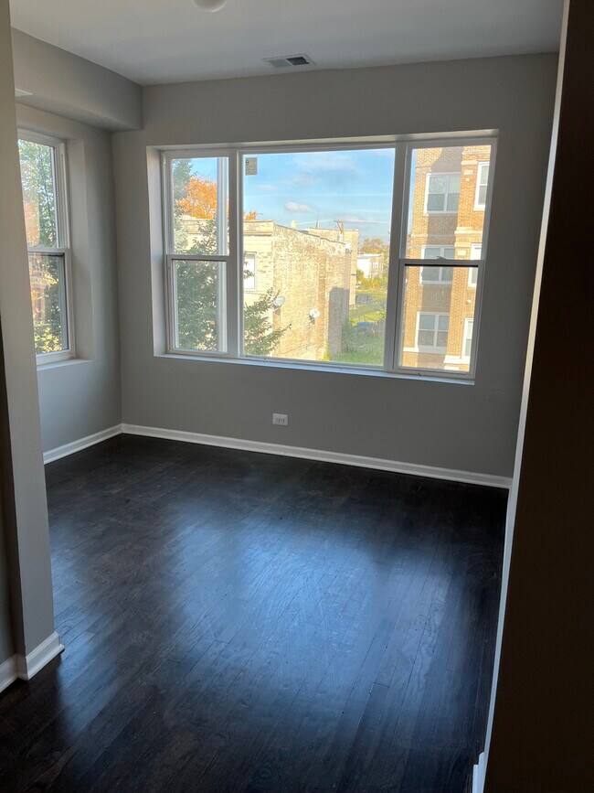 Building Photo - 4209 W Jackson Blvd