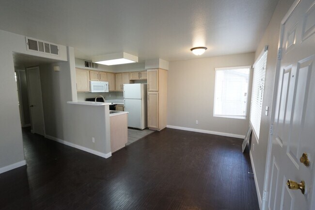 Building Photo - No Showings until 4/10/2026